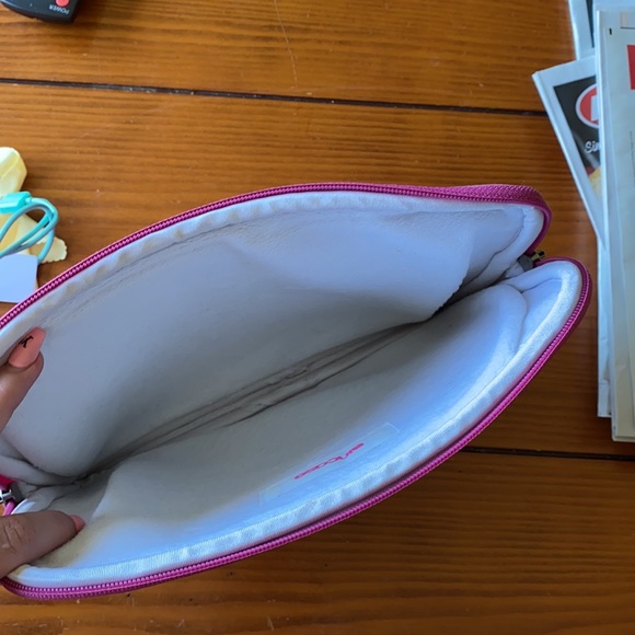 Incase Laptop/iPad Case - Picture 3 of 3